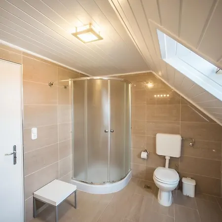 Barcza Vendeghaz 3* באלאטונפורד